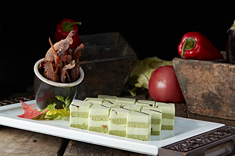 慕斯蛋糕配油炸小黄鱼图片