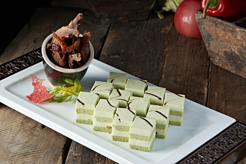 慕斯蛋糕配油炸小黄鱼图片