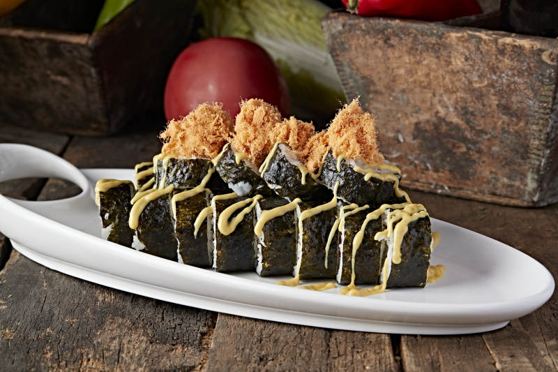 海苔卷配蛋黄酱图片