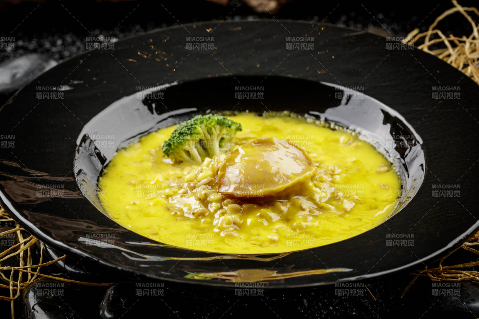 浓汤燕麦煮鲜鲍图片