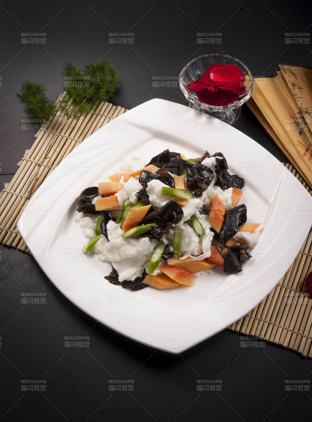 木耳炒鸡丁图片