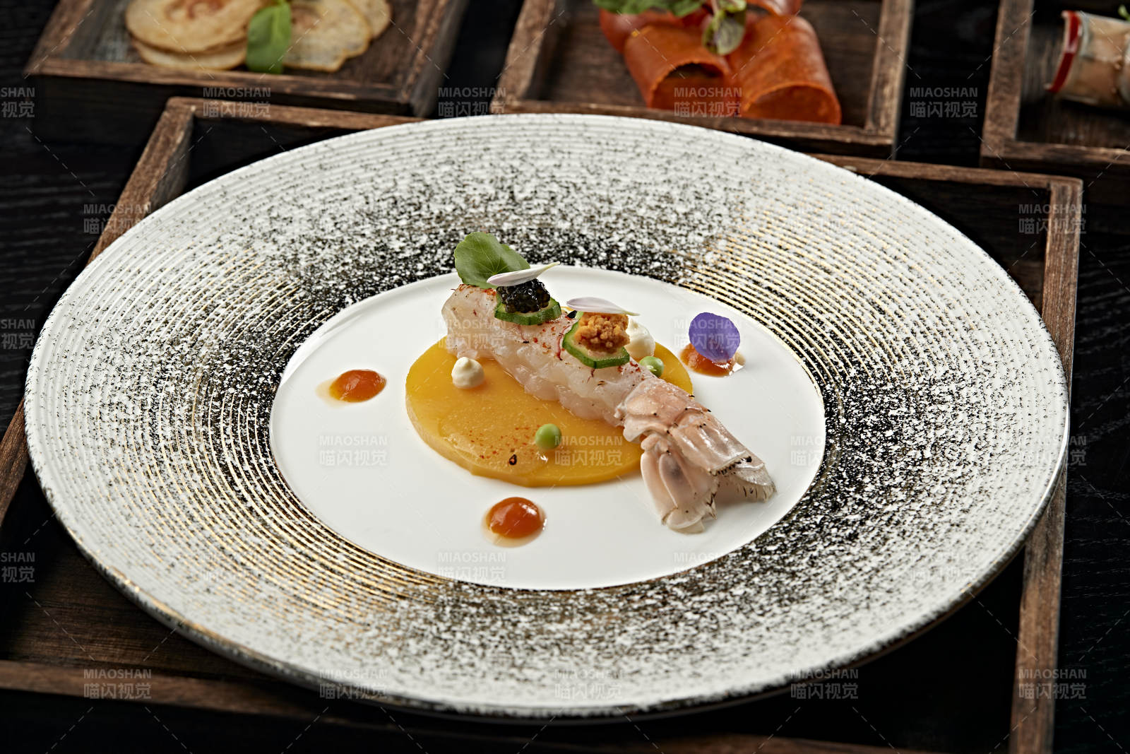 秋葵黑松露鱼子酱大根片配南美鳌虾刺身图片