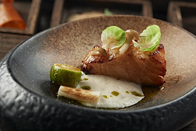 日料铁板煎俄罗斯银鳕鱼图片