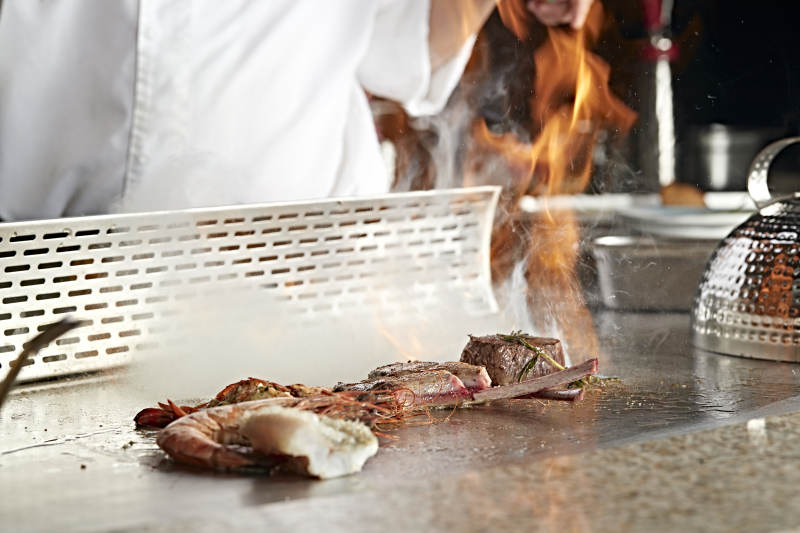 火焰烹饪海鲜图片