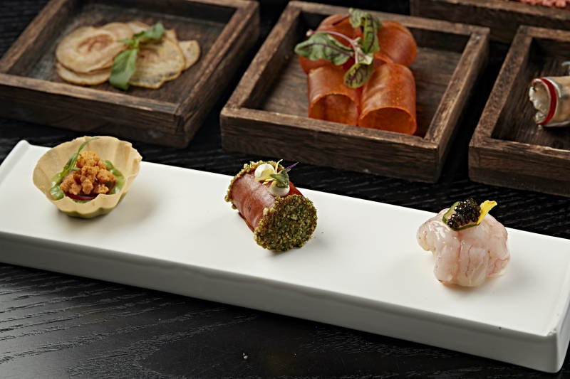 豌豆酥肉盏肉松南瓜卷黑松露酱虾肉刺身图片