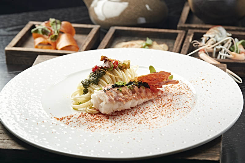 铁板龙虾配意面（龙虾炒意大利面条）图片