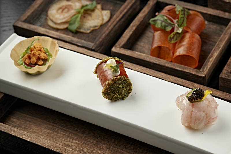 豌豆酥肉盏肉松南瓜卷黑松露酱虾肉刺身图片