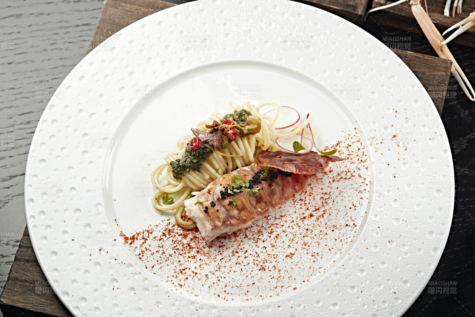 铁板龙虾配意面（龙虾炒意大利面条）图片