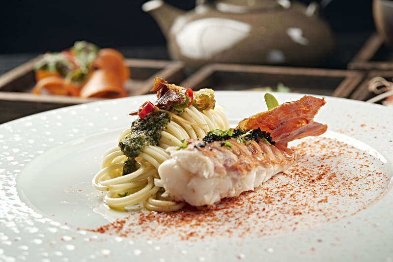 铁板龙虾配意面（龙虾炒意大利面条）图片