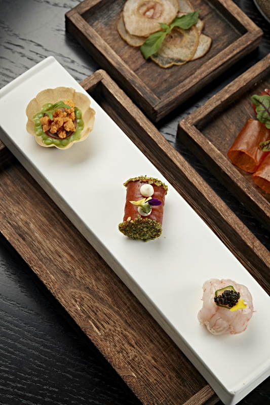 豌豆酥肉盏肉松南瓜卷黑松露酱虾肉刺身图片