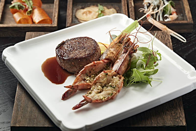 法式铁板香煎美洲大虾配西冷牛排图片