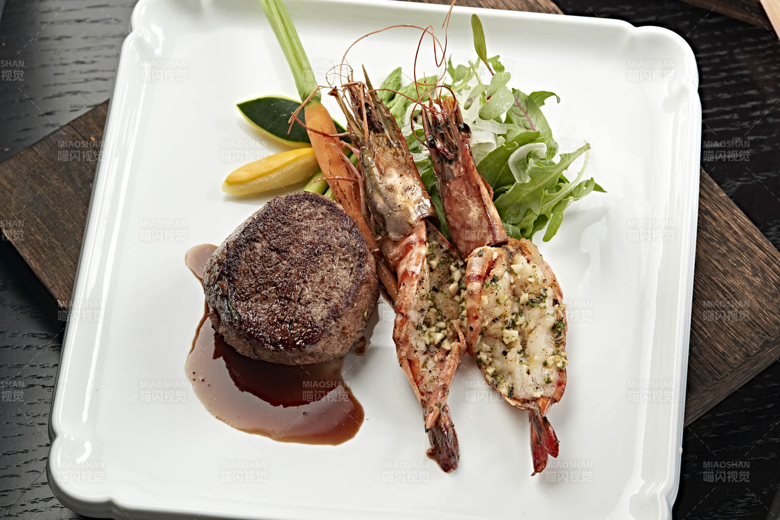 法式铁板香煎美洲大虾配西冷牛排图片
