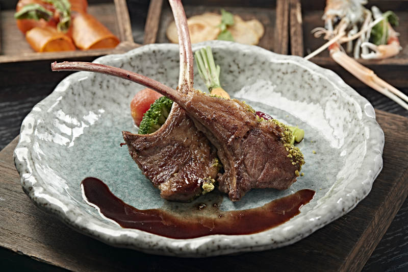 法式铁板香煎波尔顿战斧羊排图片