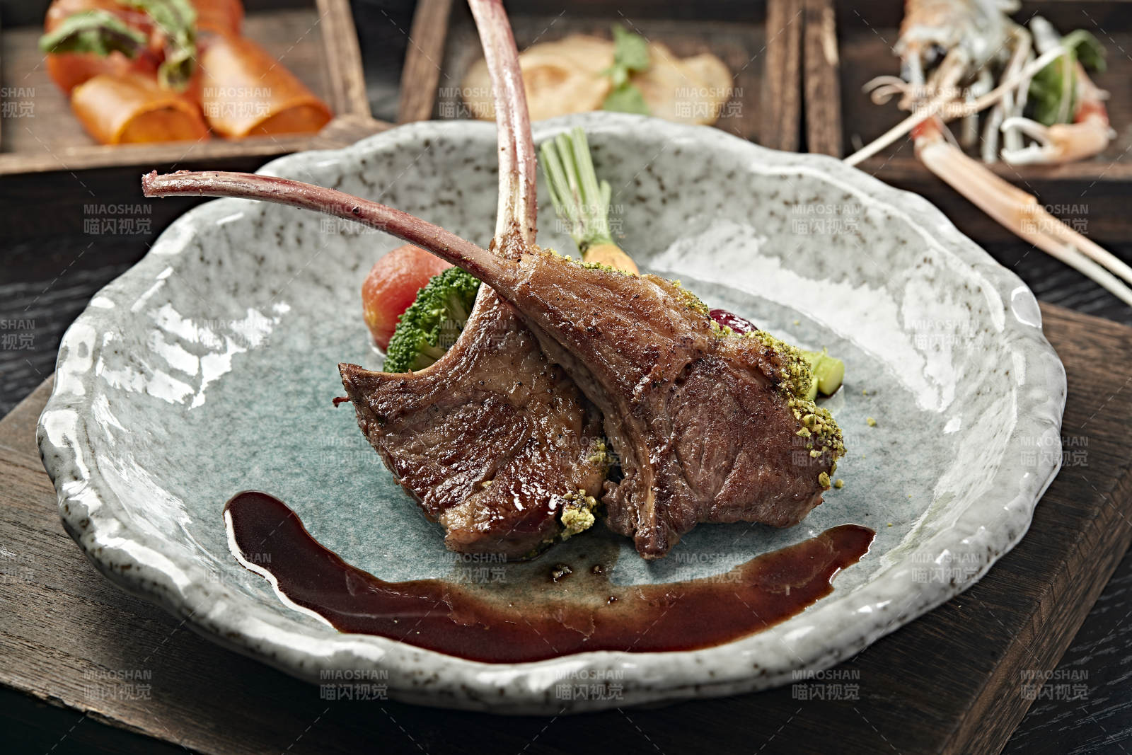 法式铁板香煎波尔顿战斧羊排图片