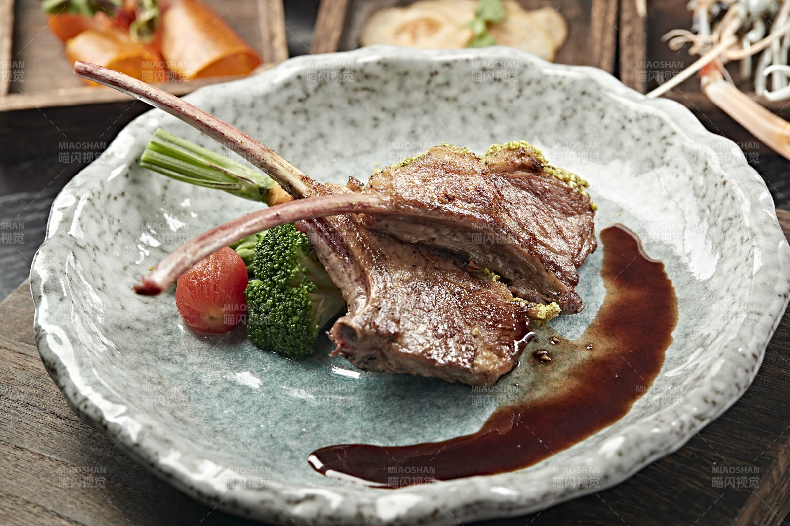 法式铁板香煎波尔顿战斧羊排图片