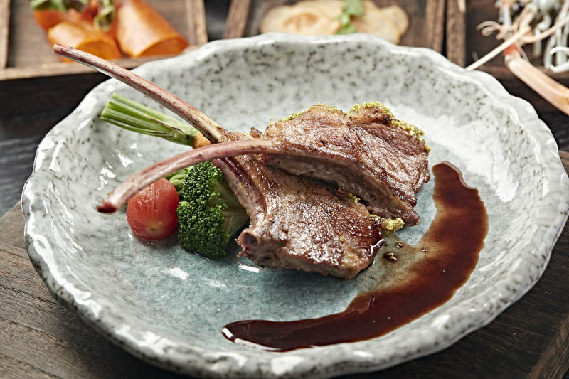 法式铁板香煎波尔顿战斧羊排图片