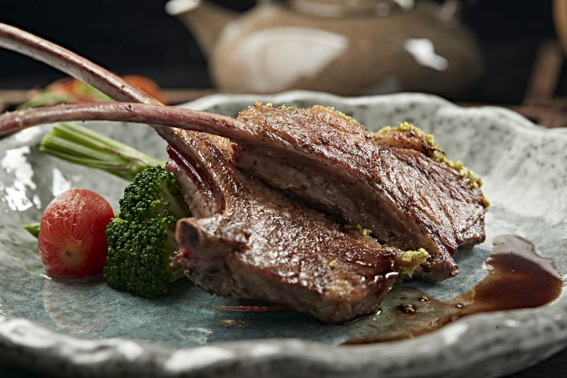 法式铁板香煎波尔顿战斧羊排图片