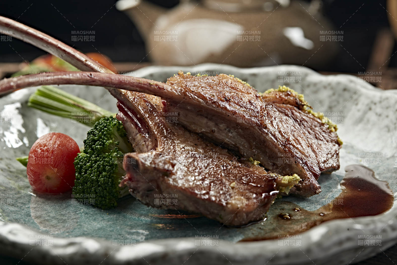 法式铁板香煎波尔顿战斧羊排图片