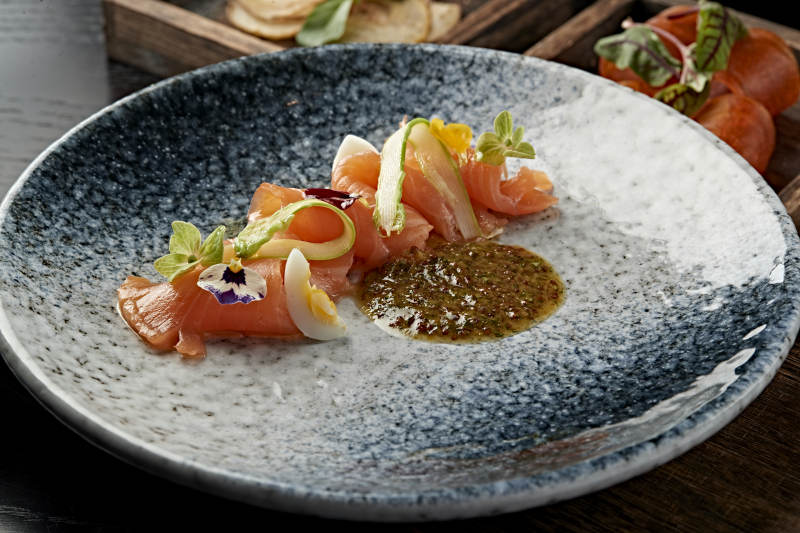 精致三文鱼刺身图片