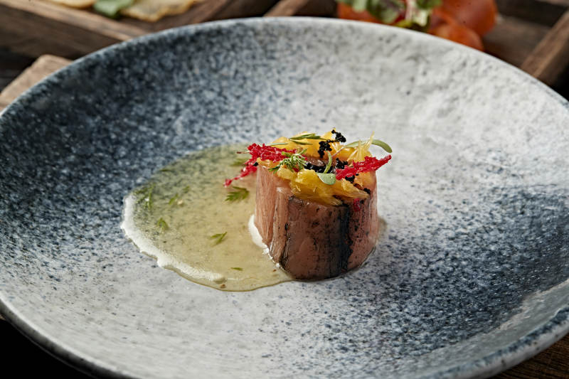 浇汁炙烤金枪鱼肉图片