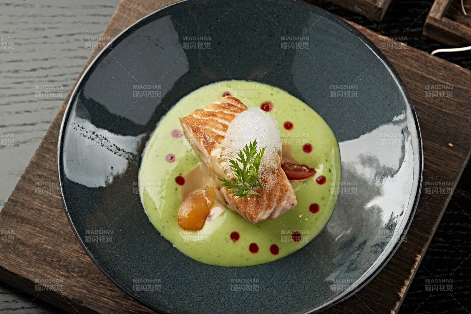 分子美食铁板三文鱼肉图片