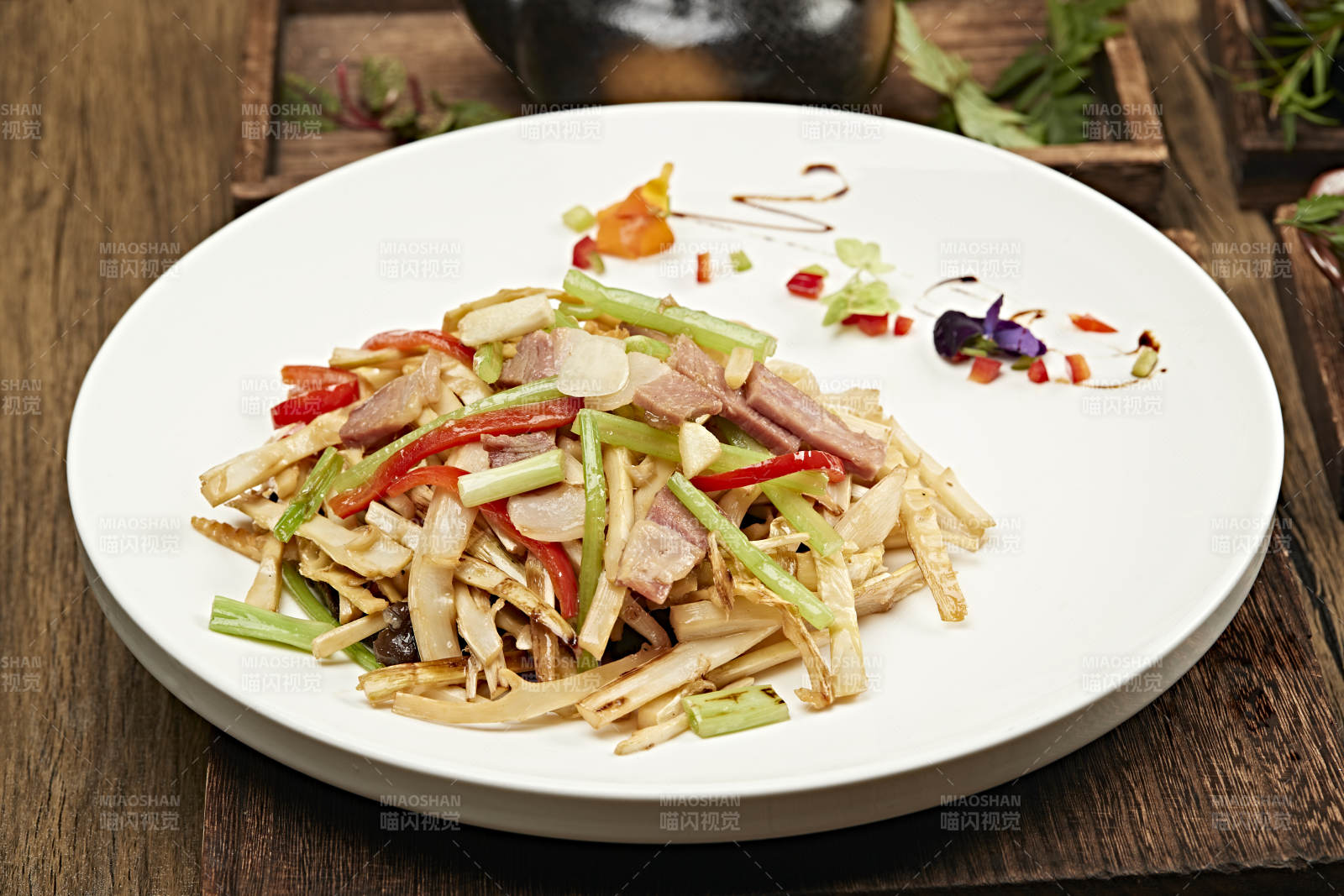 西芹竹笋炒腊肉图片