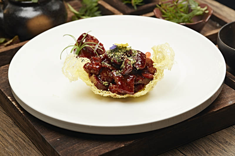 金盏蜜汁松板猪肉图片