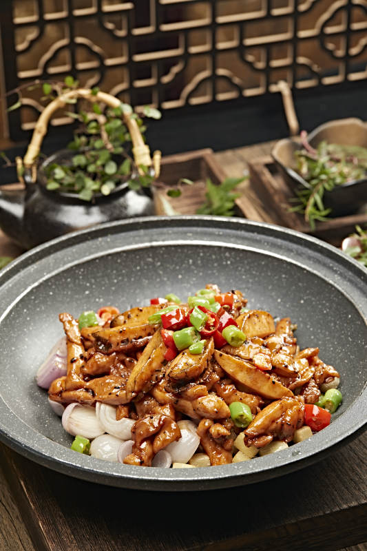 石锅香辣鲍鱼鸡腿肉图片