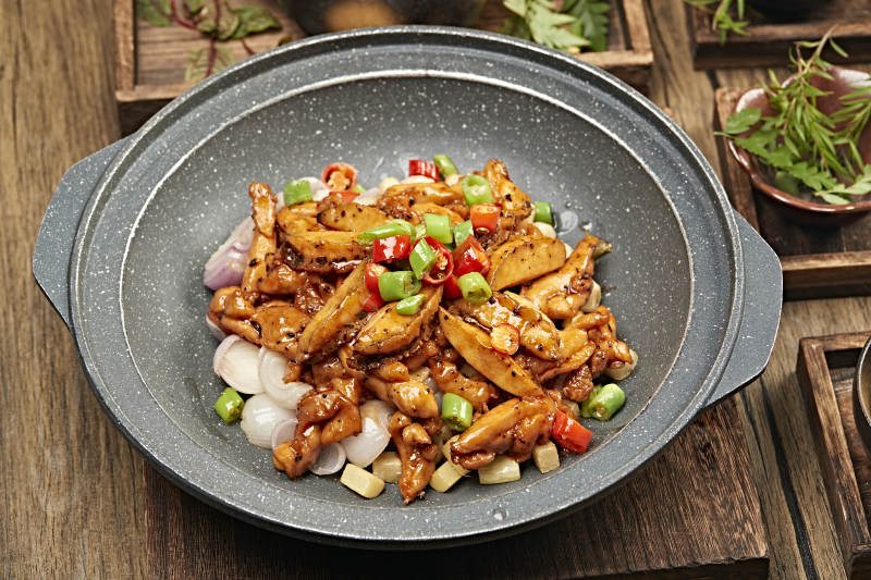 石锅香辣鲍鱼鸡腿肉图片