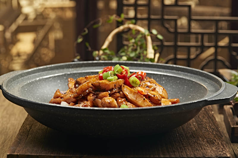 石锅香辣鲍鱼鸡腿肉图片