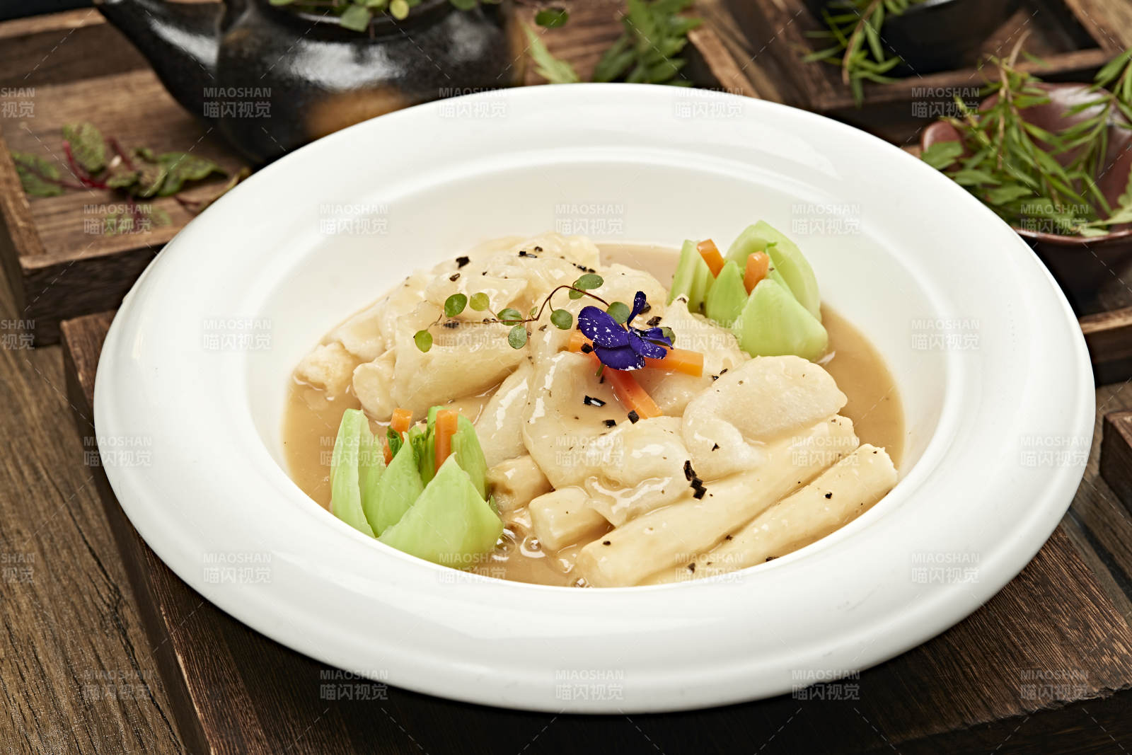 浓汤鱼肚花胶铁棍山药图片