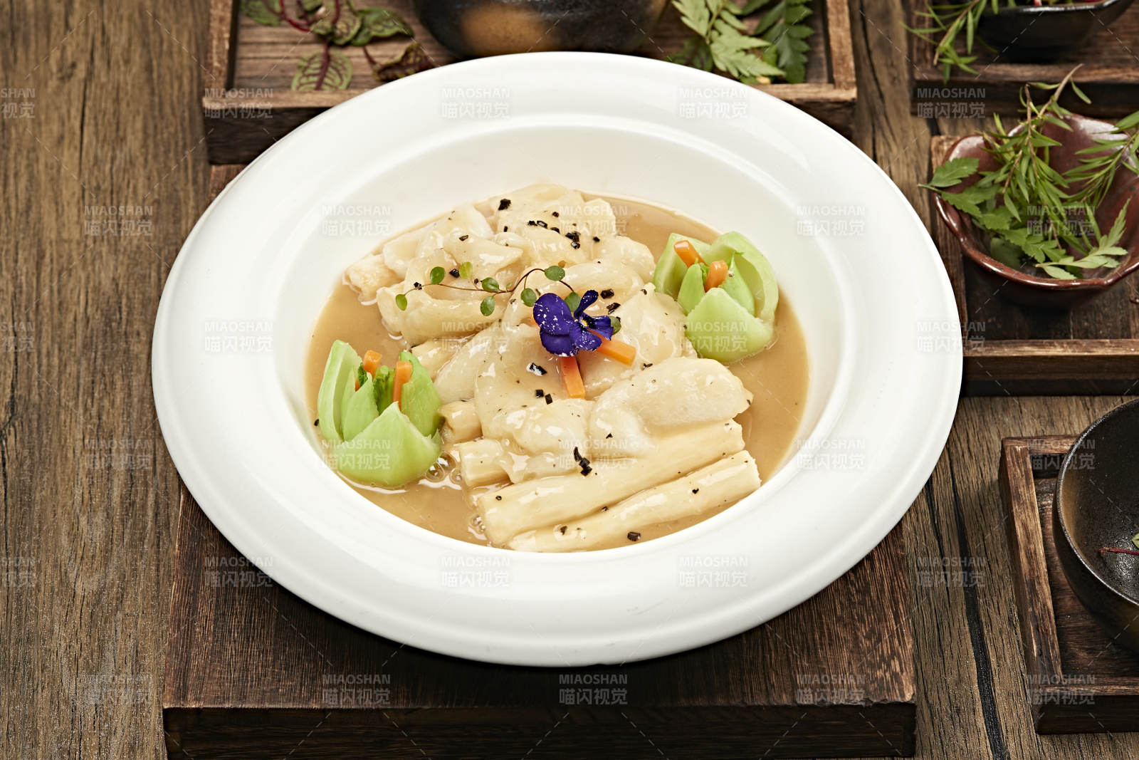 浓汤鱼肚花胶铁棍山药图片