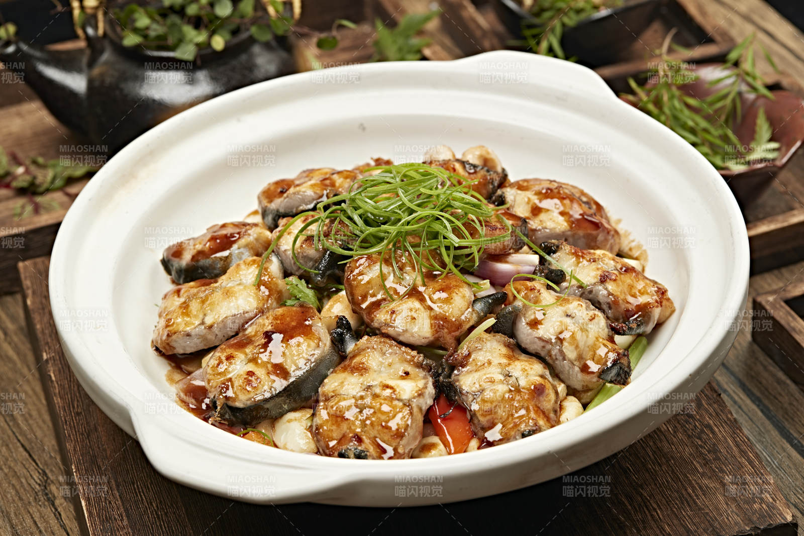 石锅红焖鳝鱼煲图片