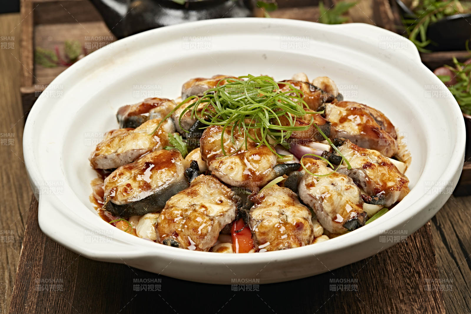 石锅红焖鳝鱼煲图片