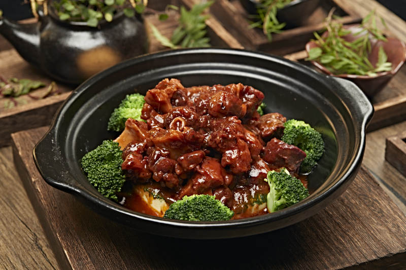 红烧牛肉配西兰花图片