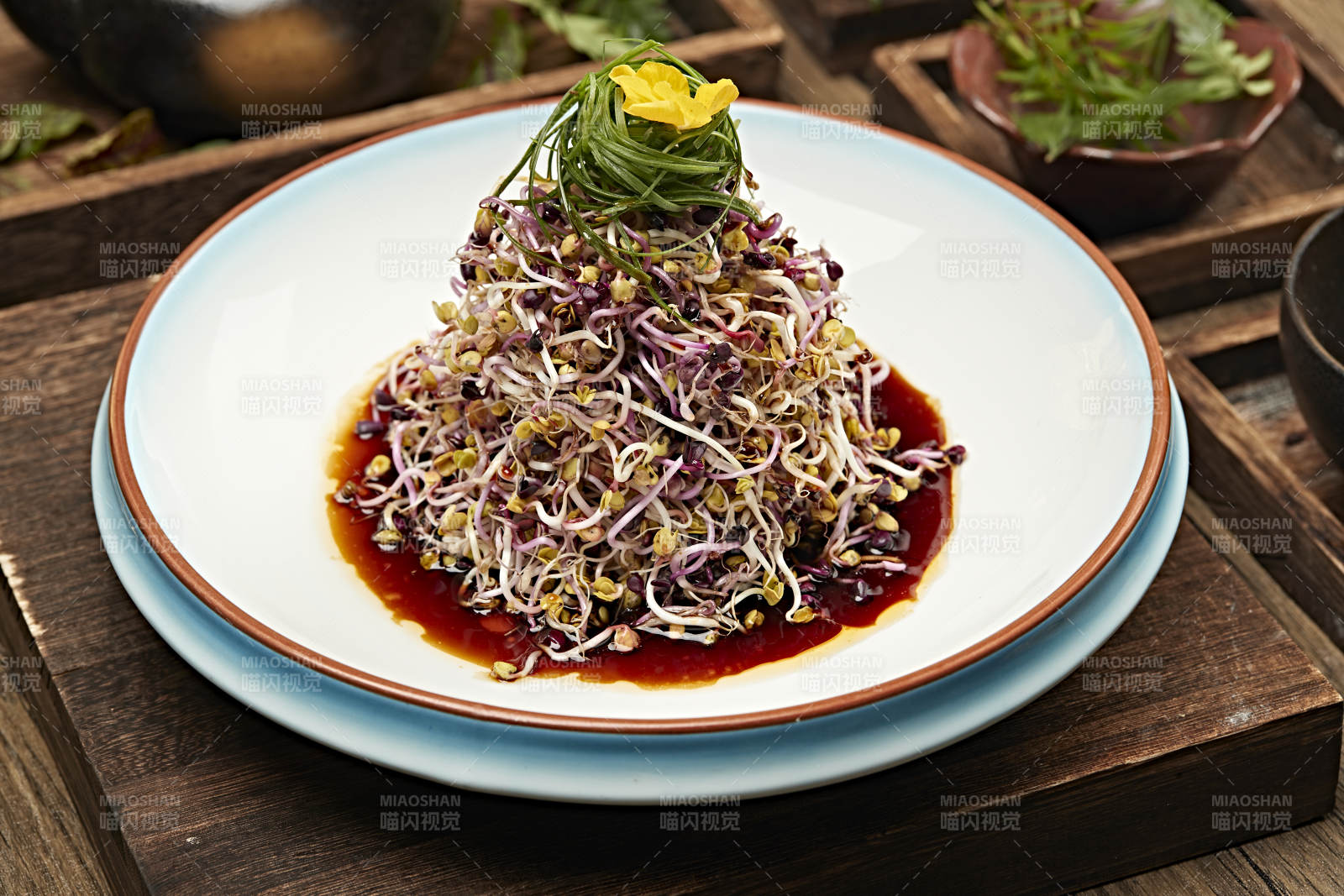 香醋凉拌萝卜苗图片