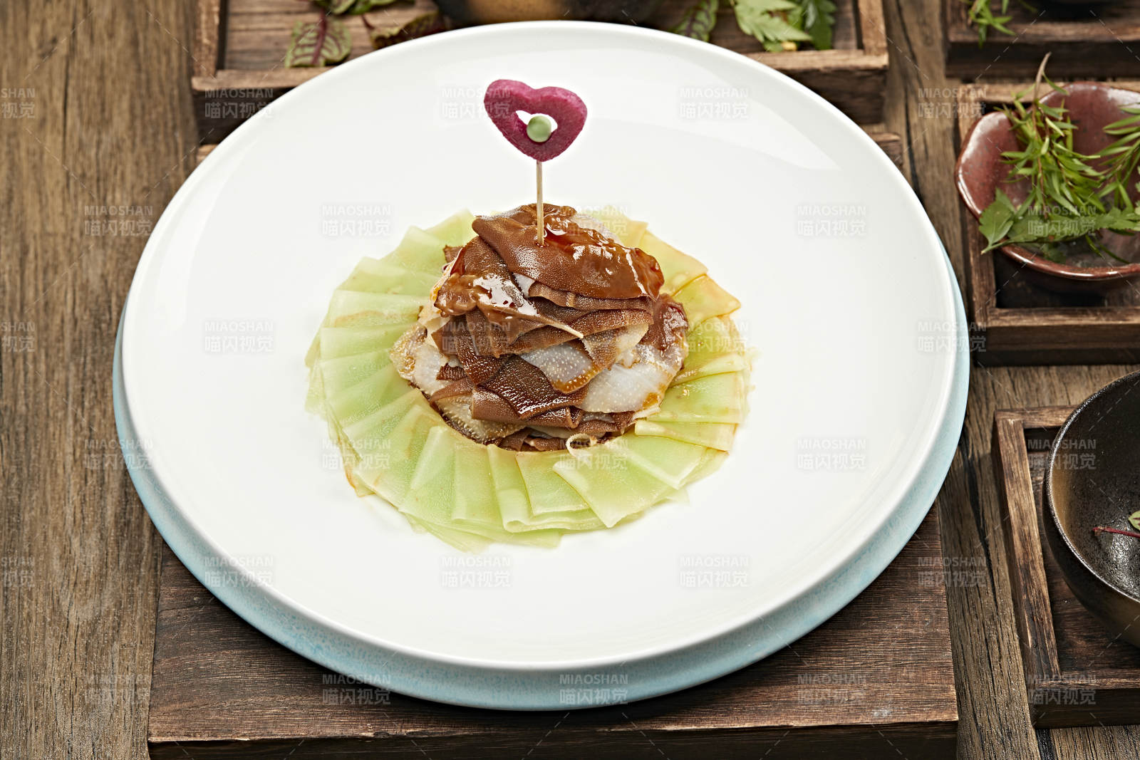 浇汁莴笋凉拌毛肚片图片