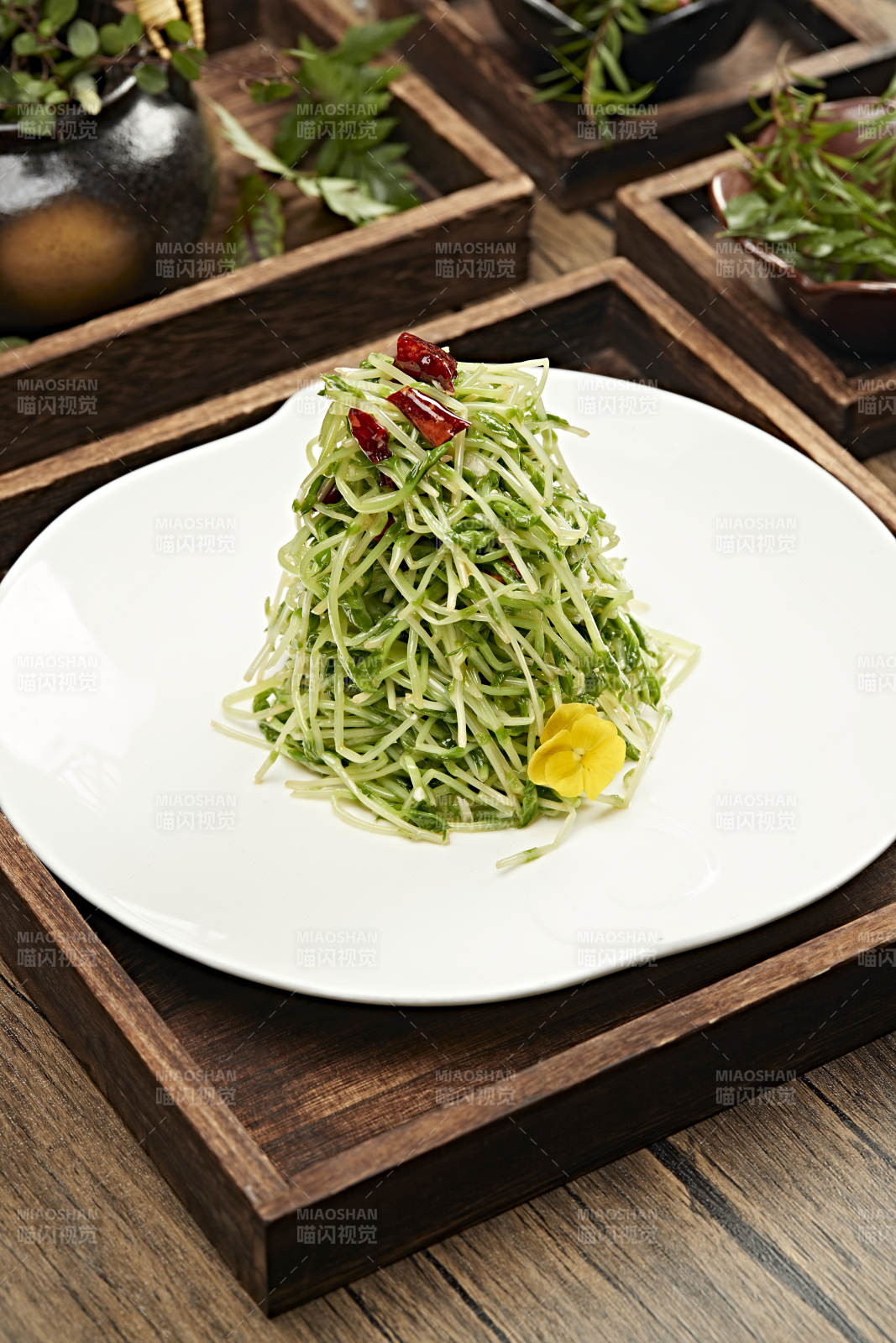 翠绿凉拌菜图片