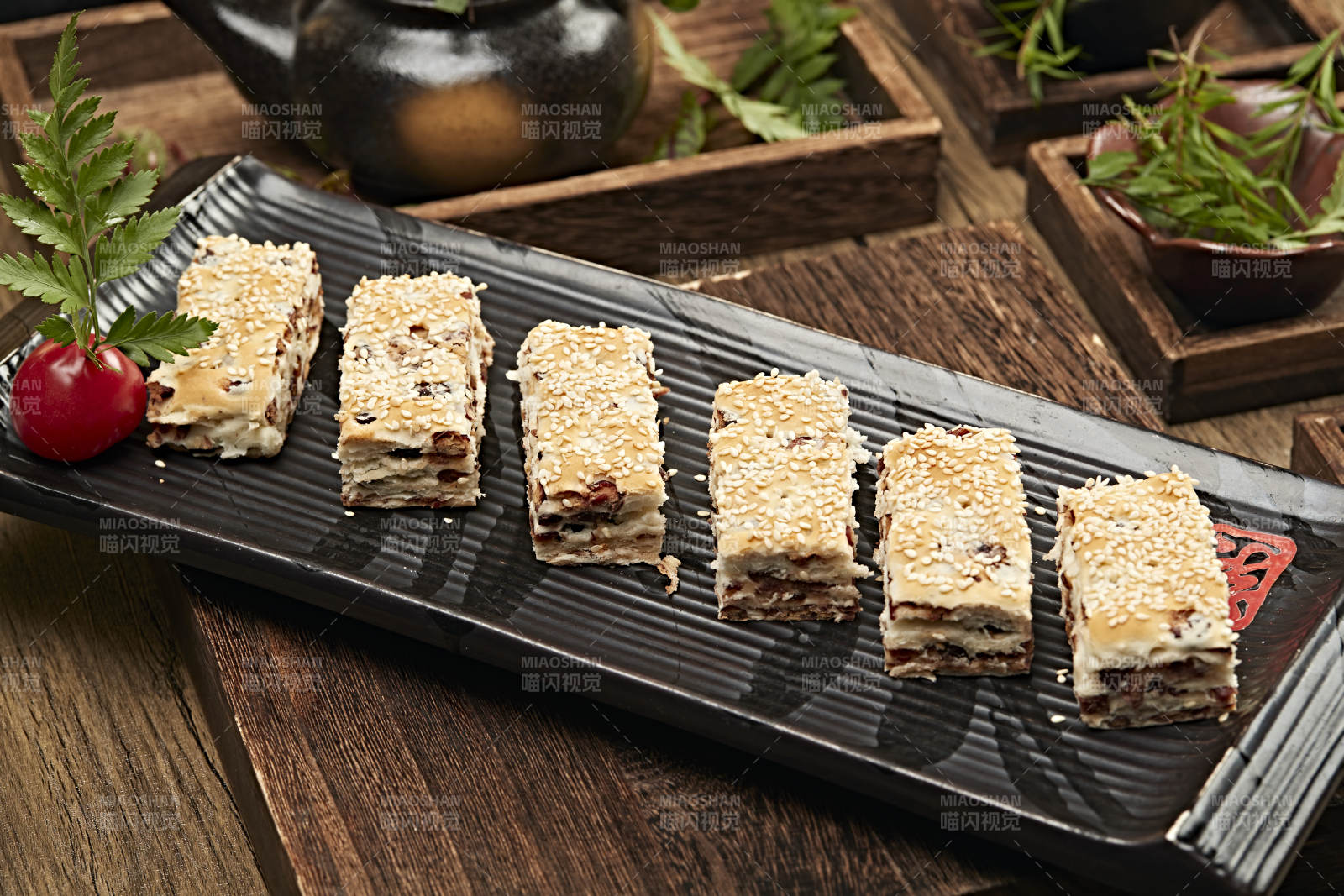 椰香糕点拼盘图片