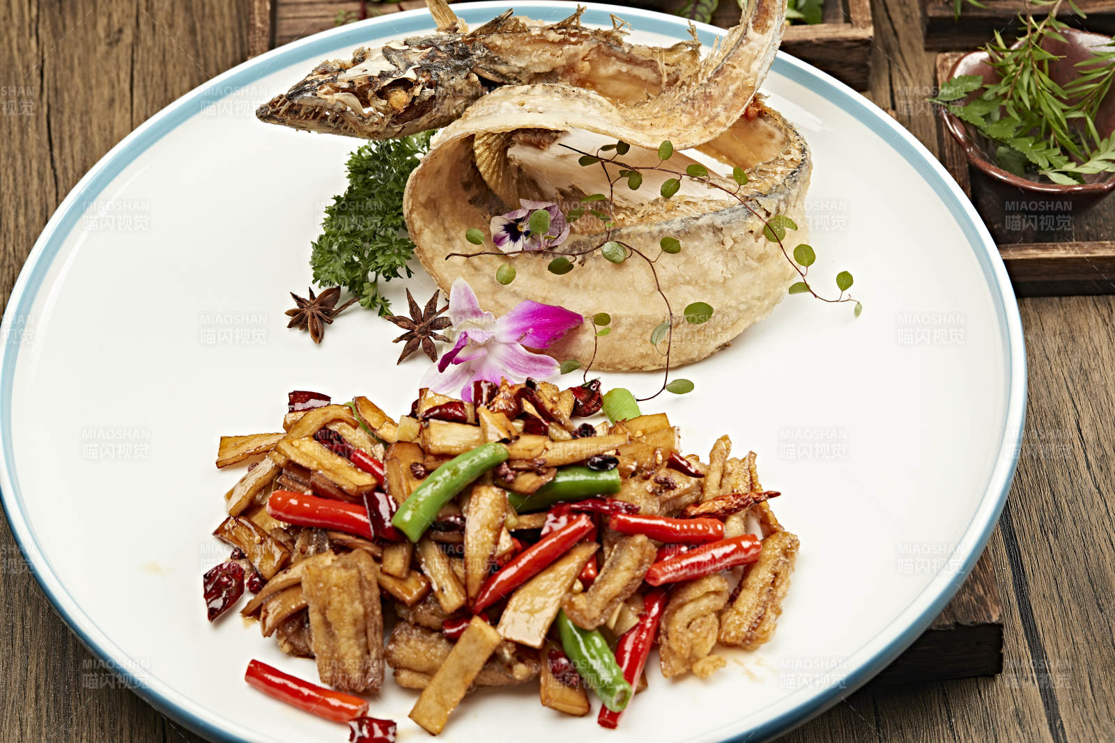 小炒杭椒杏鲍菇带鱼肉图片