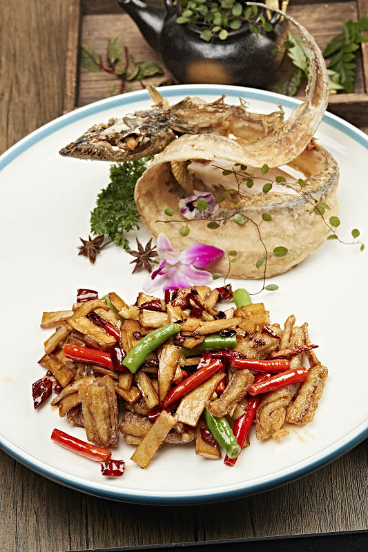 小炒杭椒杏鲍菇带鱼肉图片