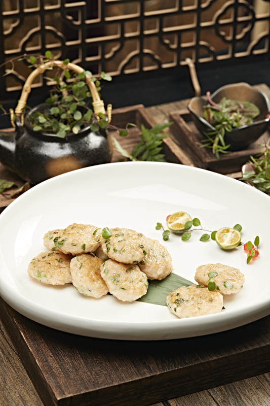 香煎虾饼配青柠图片