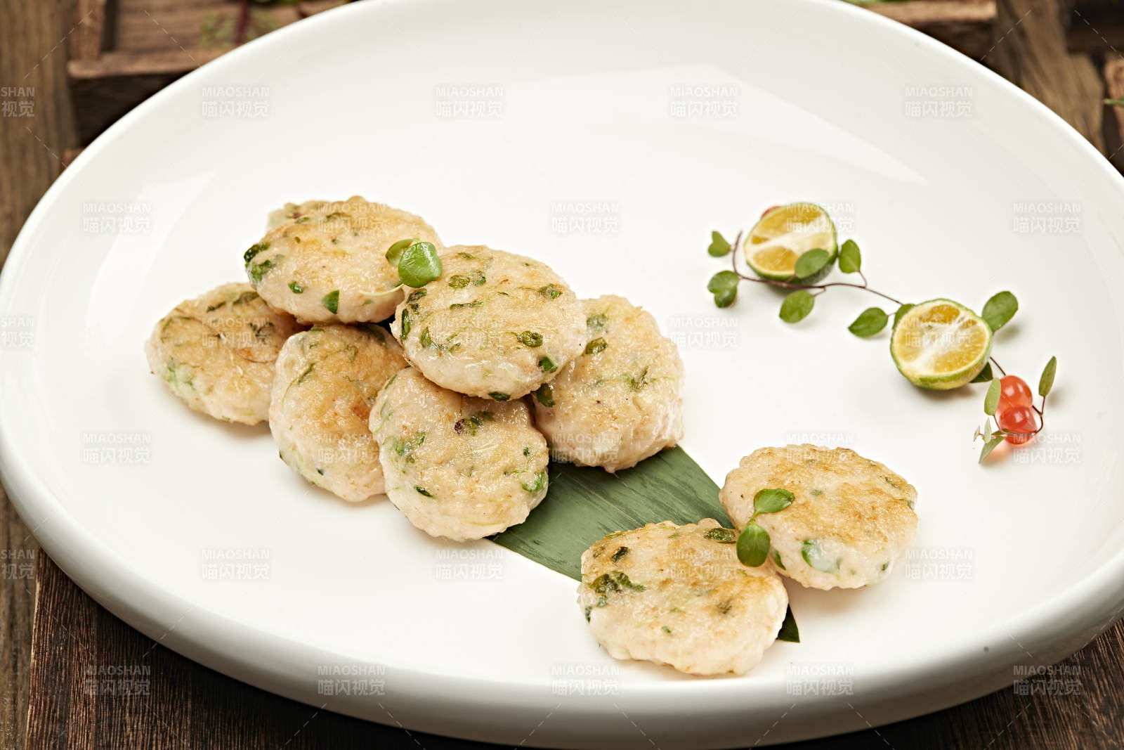 油煎豆苗鲜虾肉饼图片