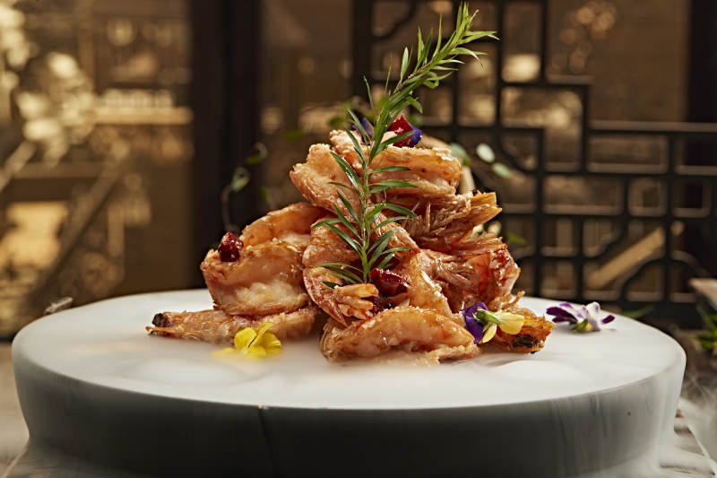 金箔虾球艺术摆盘图片