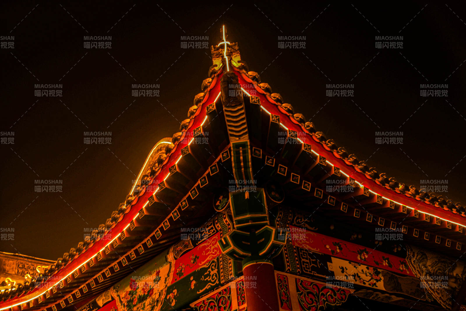 廊坊大悲禅寺—夜色中的古建筑屋檐图片