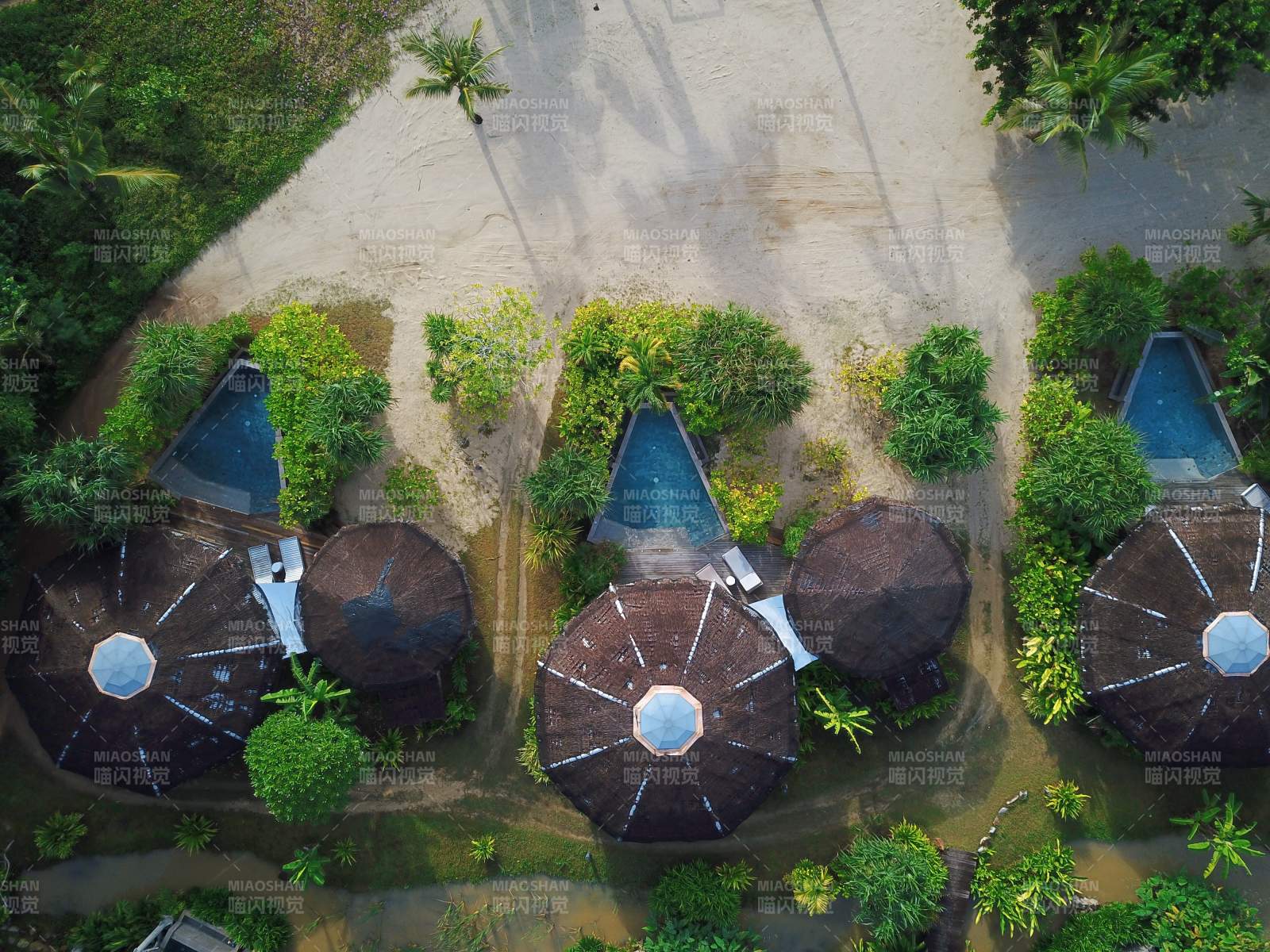 泰国普吉岛热带度假村鸟瞰图图片