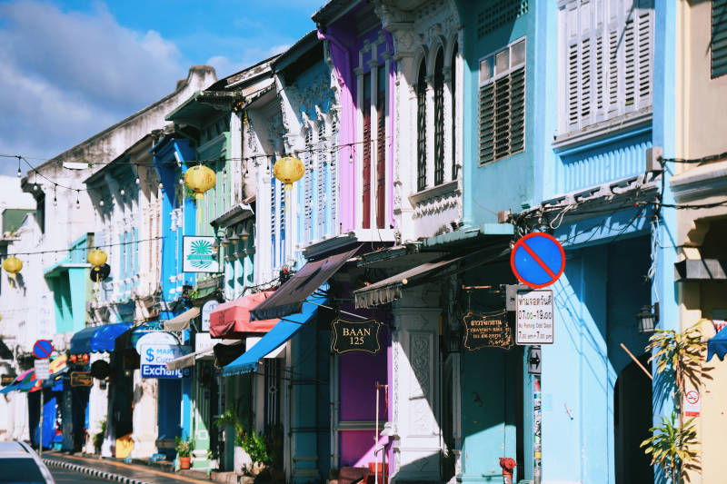 泰国普吉岛彩色老街风情图片