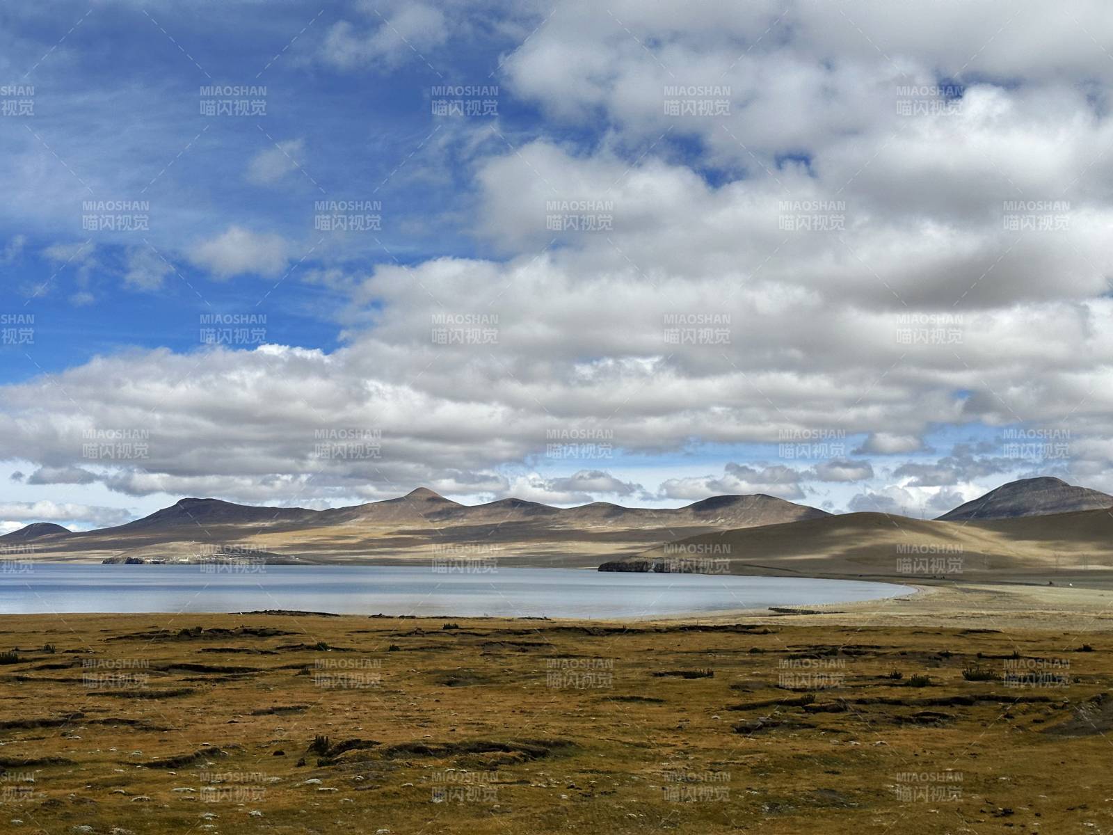 西藏高原湖光山色图片