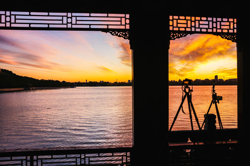 颐和园昆明湖夕阳剪影图片