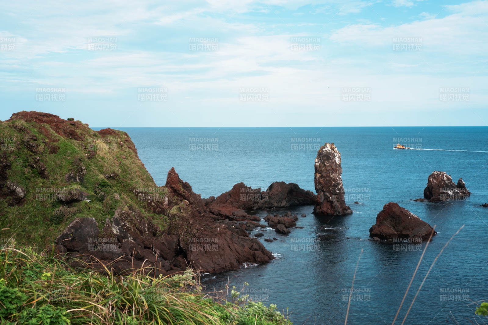韩国济州岛涉地可支海滨奇石景观图片